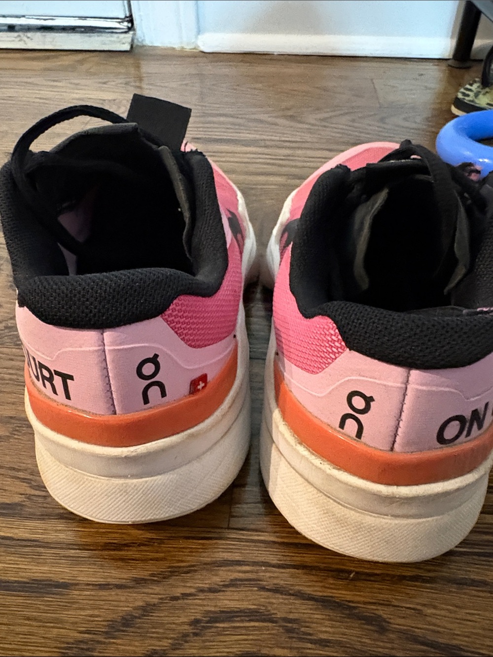 On Running Roger Pro Fire tennis shoes - Picture 2 of 6